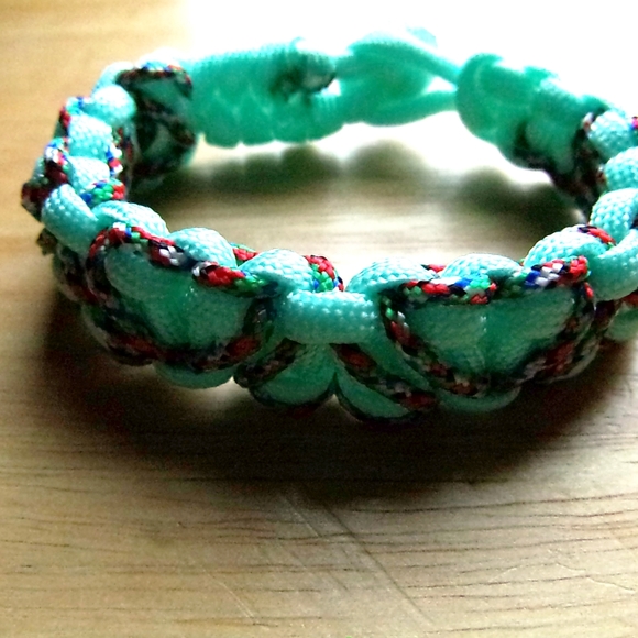 Mint Green Heart Paracord Bracelet - Picture 5 of 6